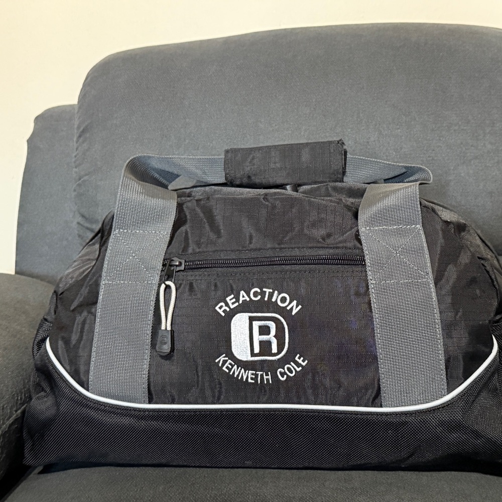 Kenneth Cole Reaction Black Duffle Bag with Gray Straps